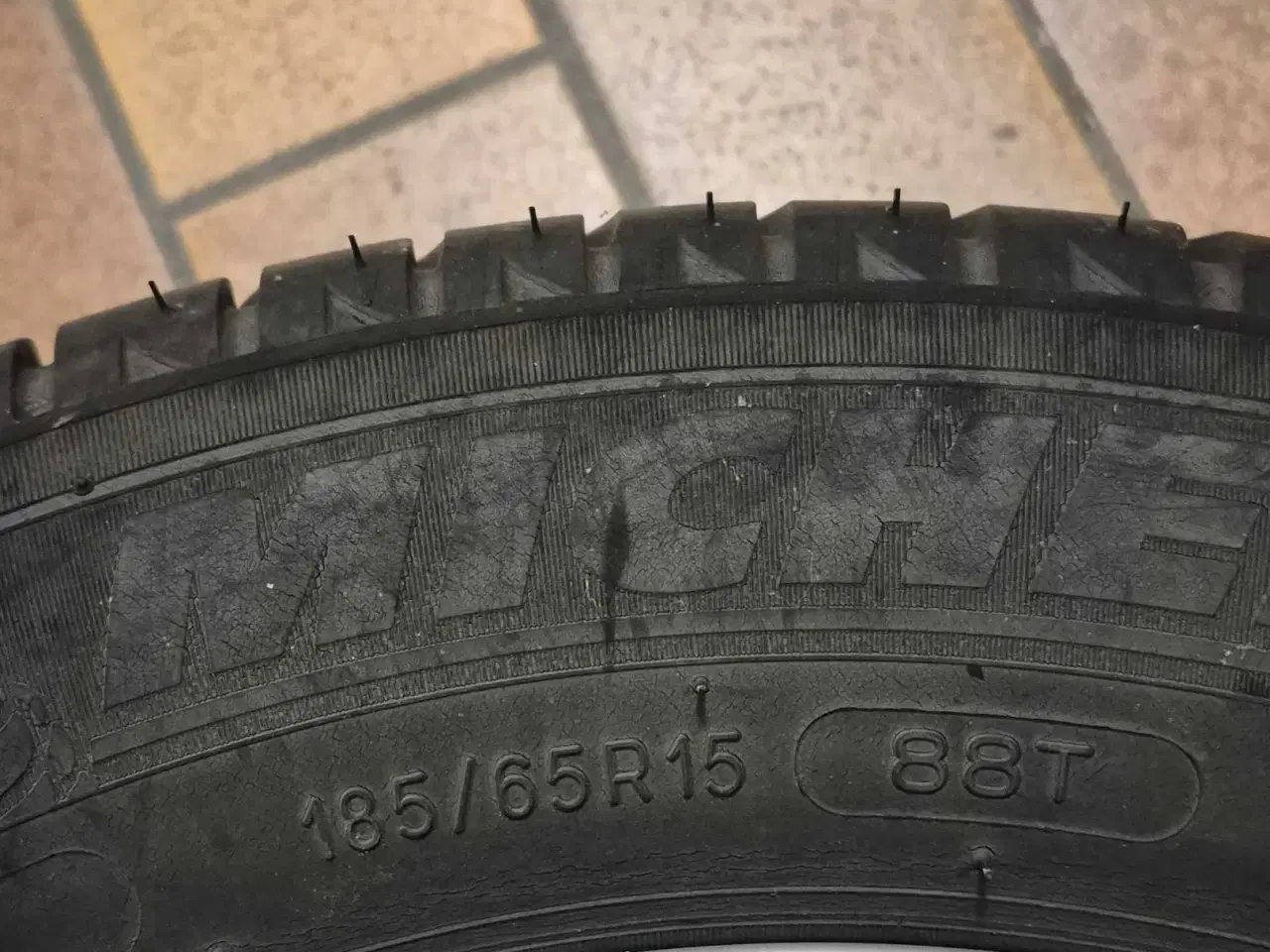 Billede 2 - Alufælge med dæk