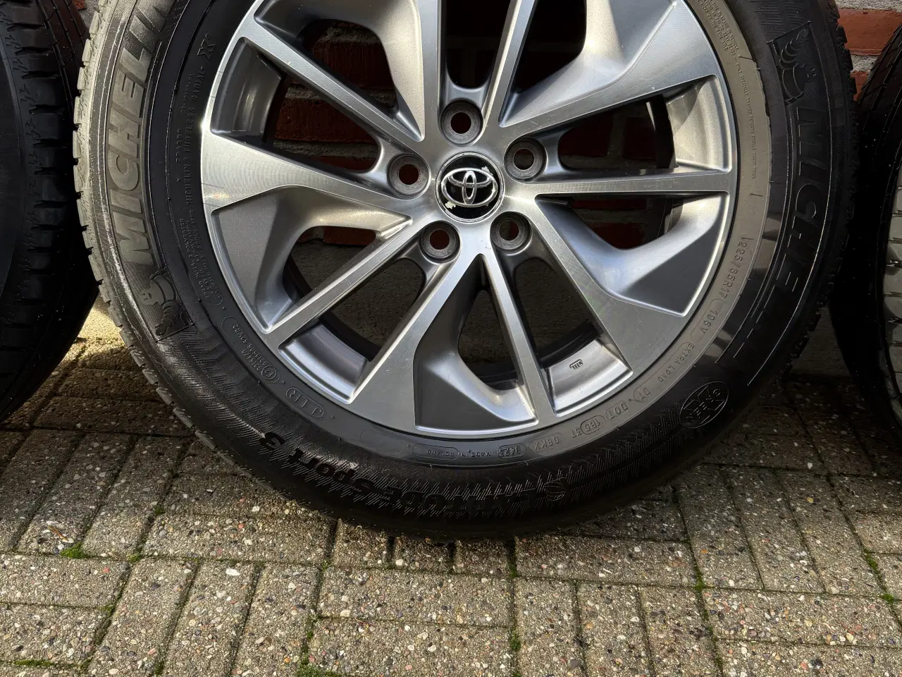 Billede 2 - 17" Originale Toyota alufælge med næsten nye dæk