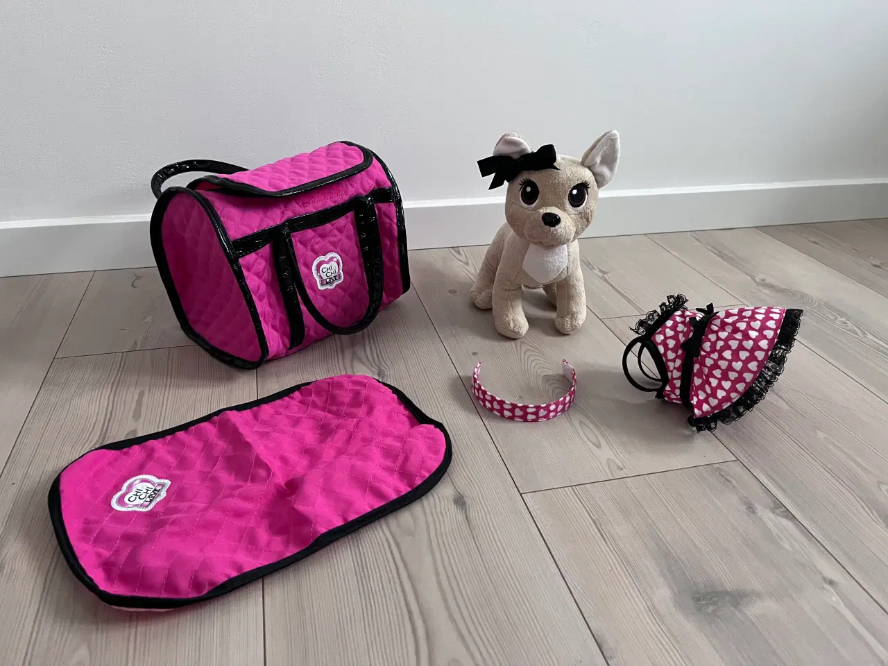 Billede 1 - Hund, Bamse + taske, + tilbehør Chichi Love Simba