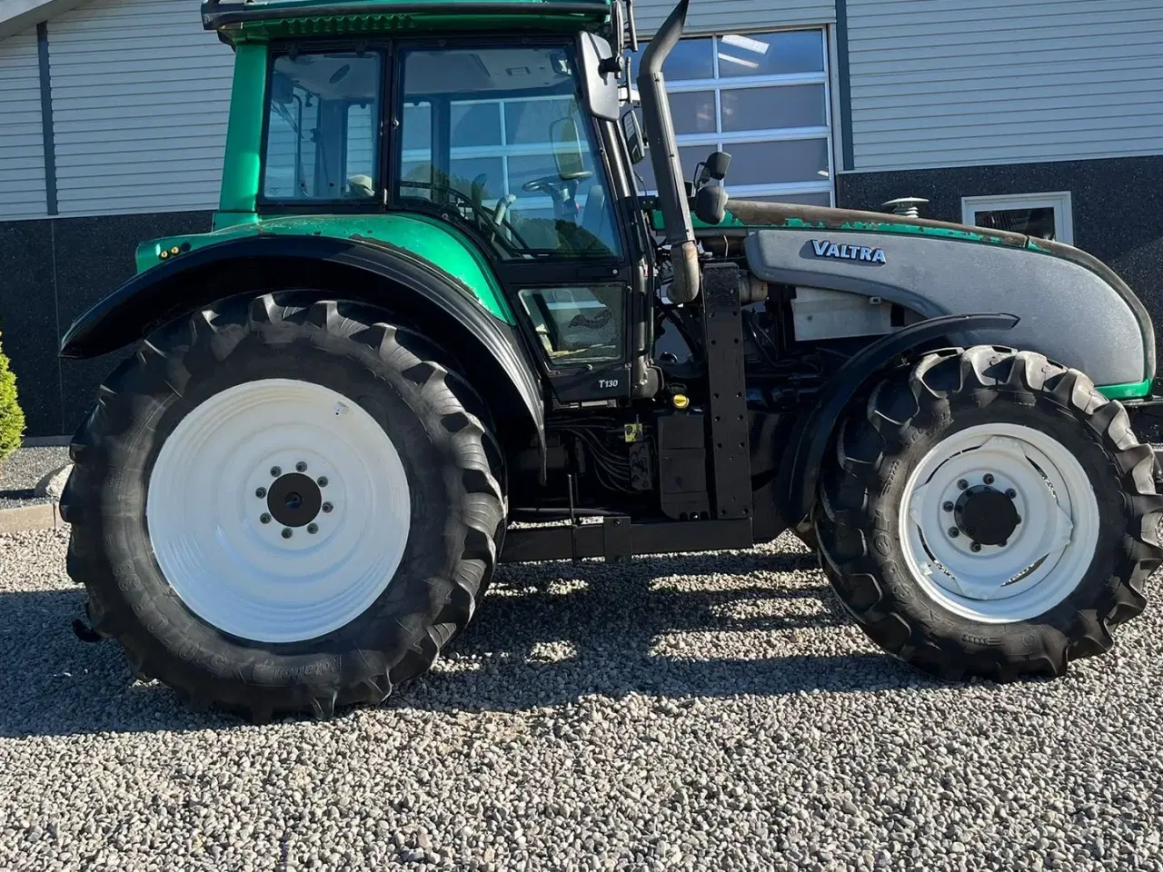 Billede 14 - Valtra T130 med 3.5ton frontlift