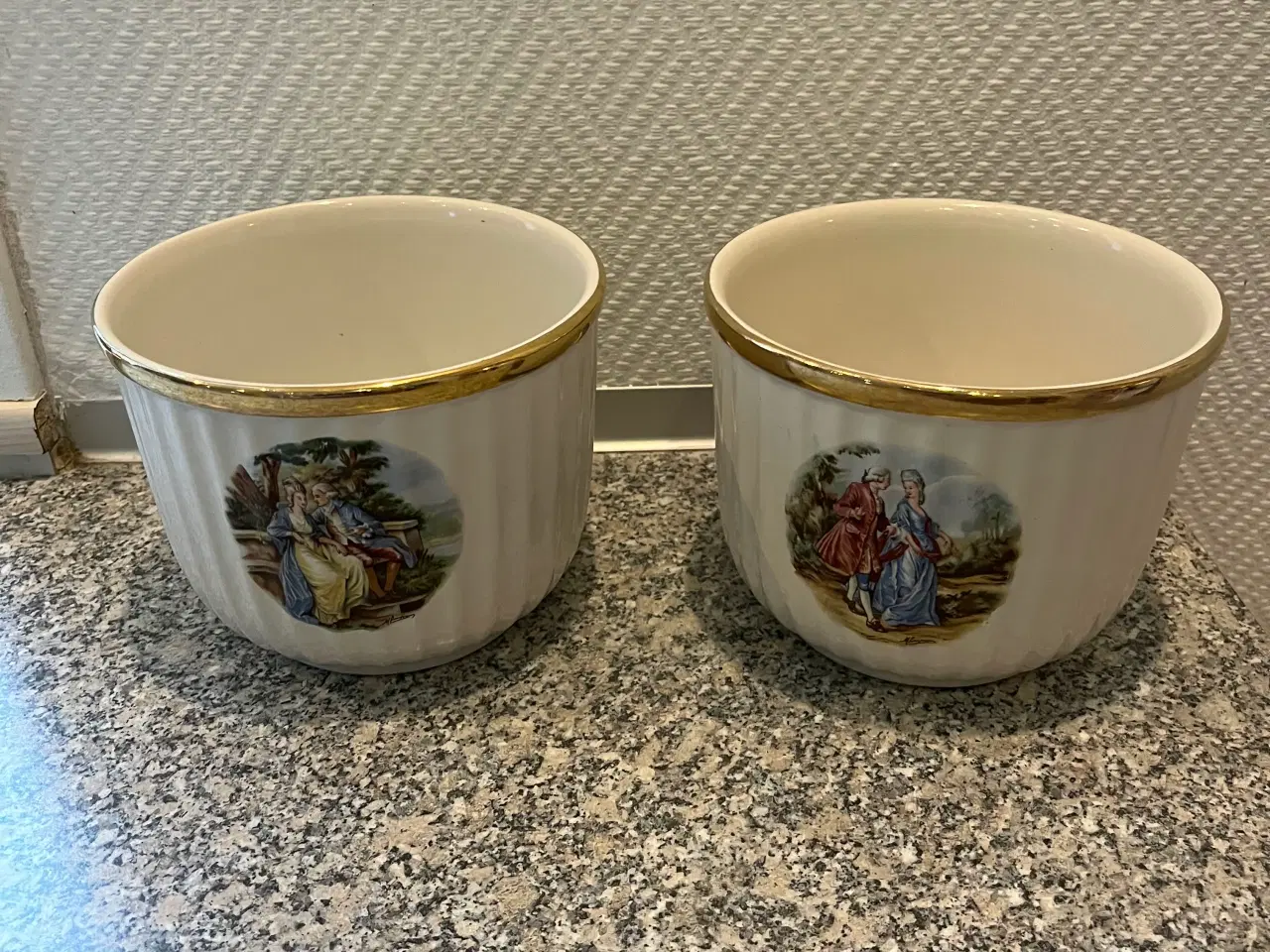 Billede 1 - 2 fine gamle søholm urtepotter 