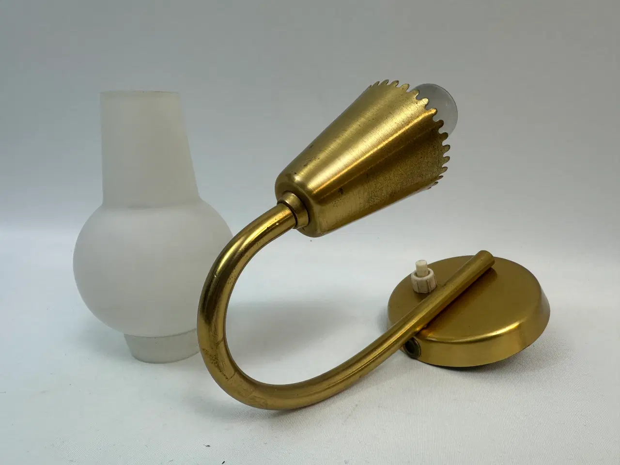 Billede 8 - Vintage lampe i messing /opalglas (LYFA)