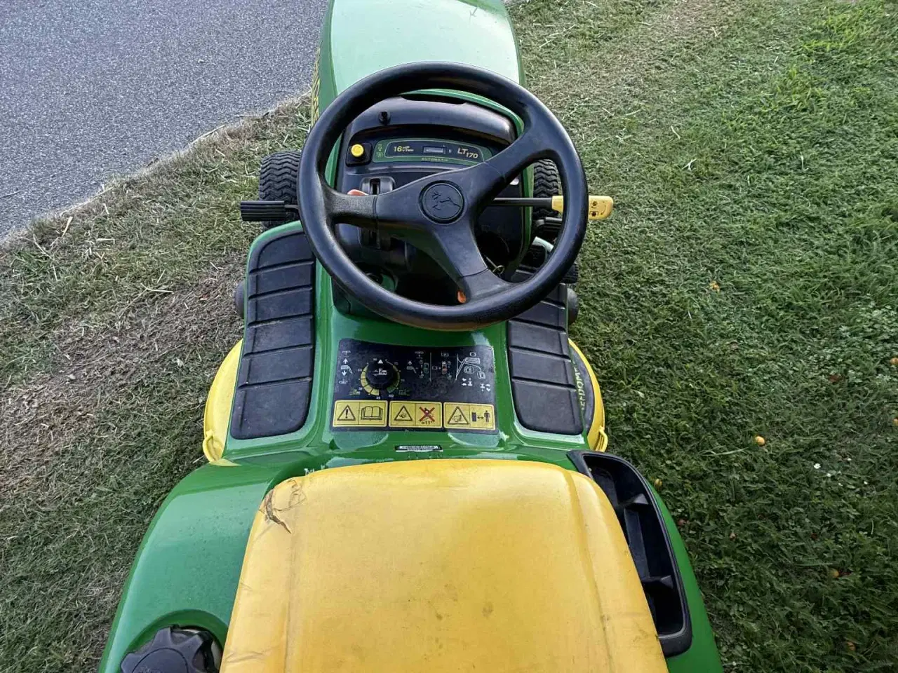 Billede 5 - John Deere LT170 – 16 hk V-Twin havetraktor (2005)