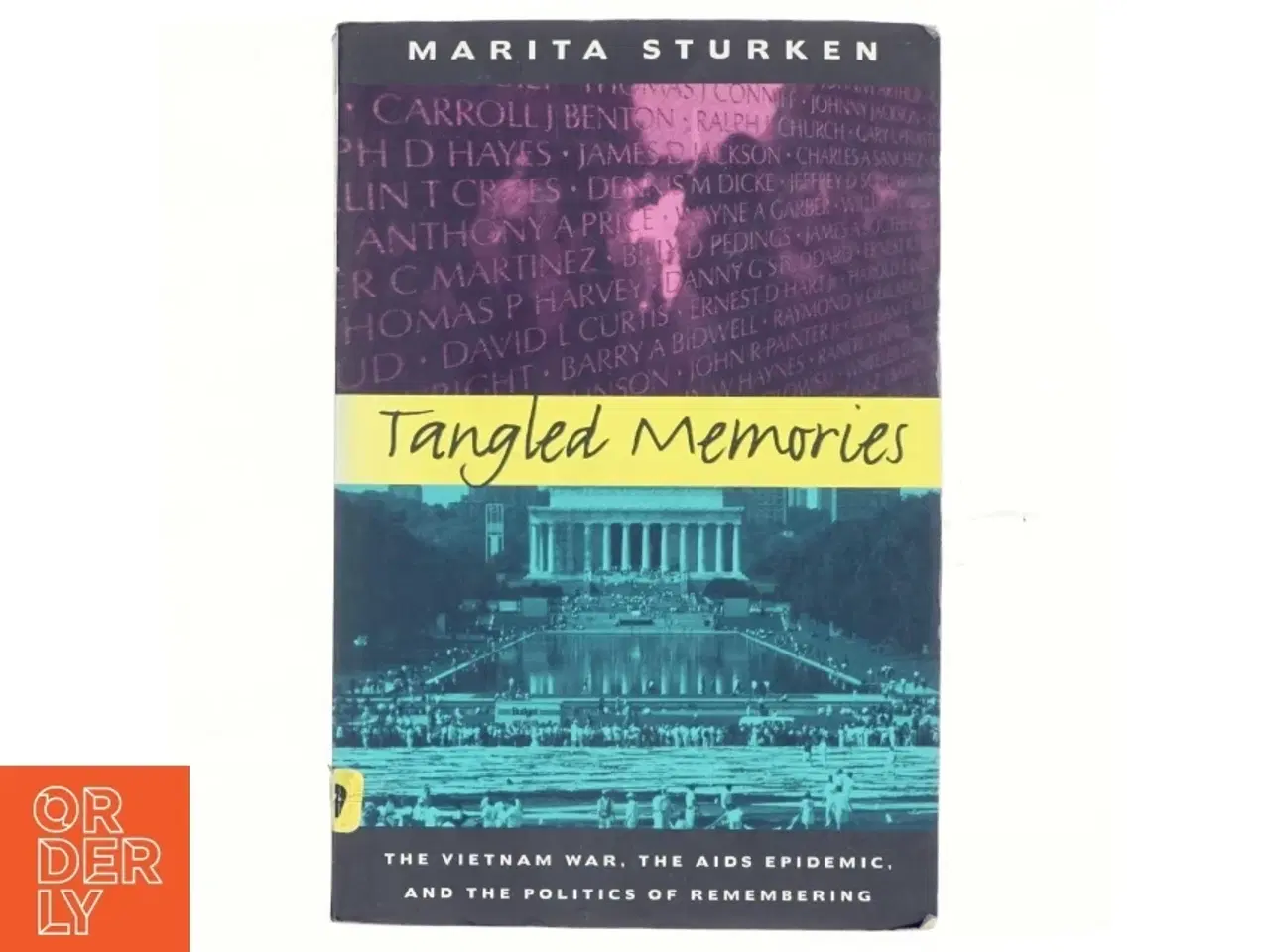 Billede 1 - Tangled memories : the Vietnam War, the AIDS epidemic, and the politics of remembering af Marita Sturken (1957-) (Bog)