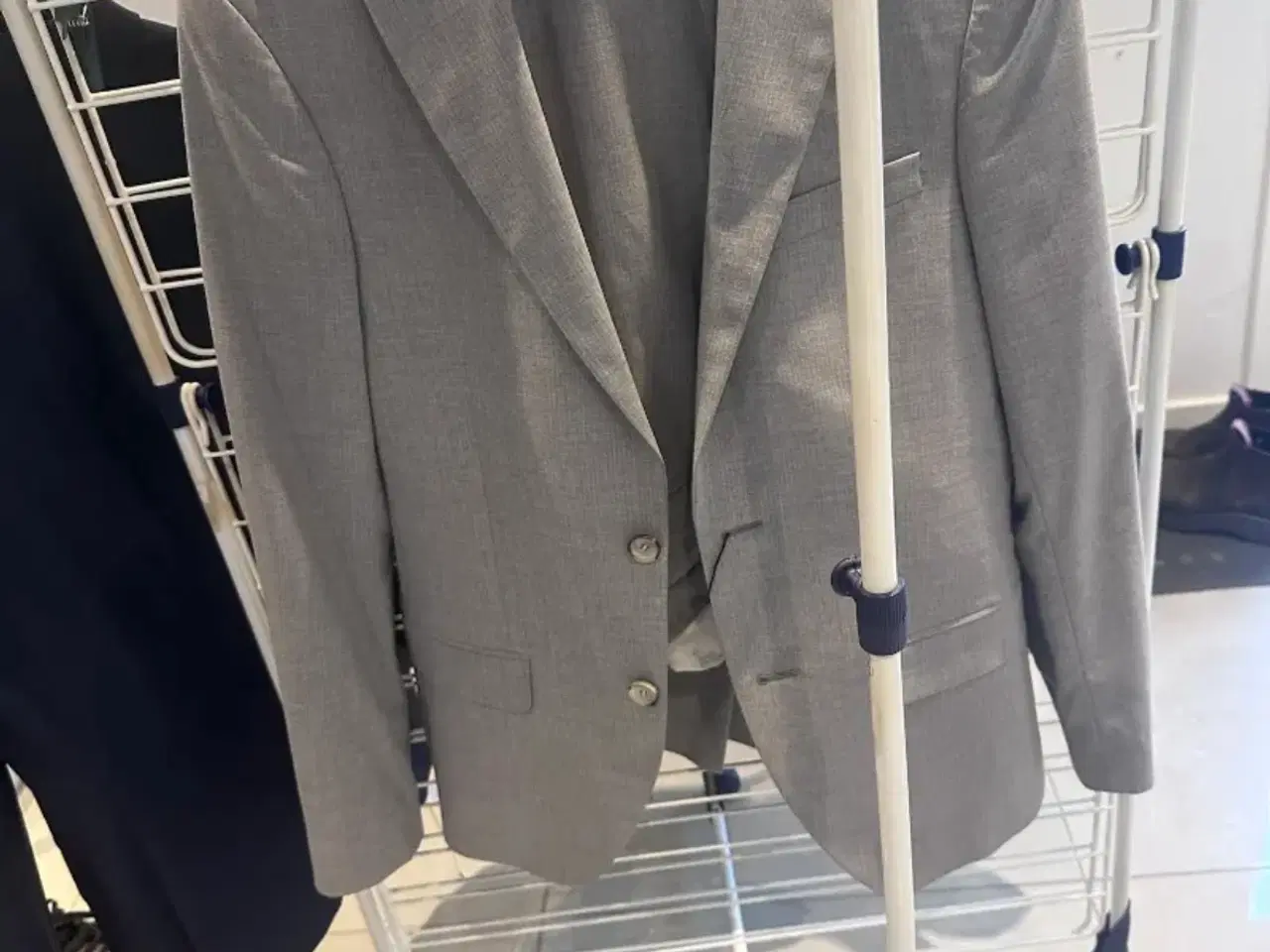 Billede 1 - Bertoni jakkesæt str s og 29 i bukser 