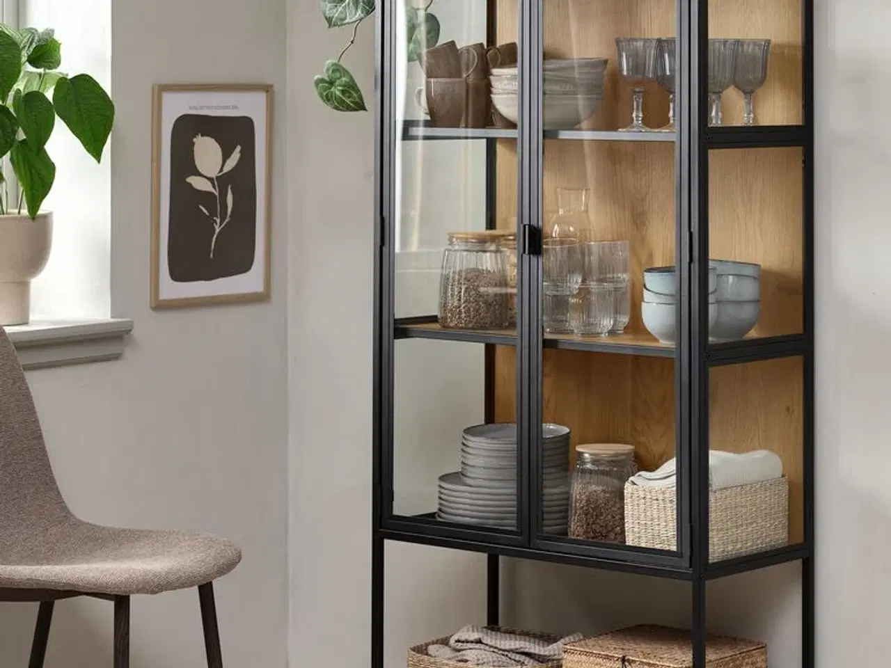 Billede 1 - Spisestue Vitrineskabe fra Jysk