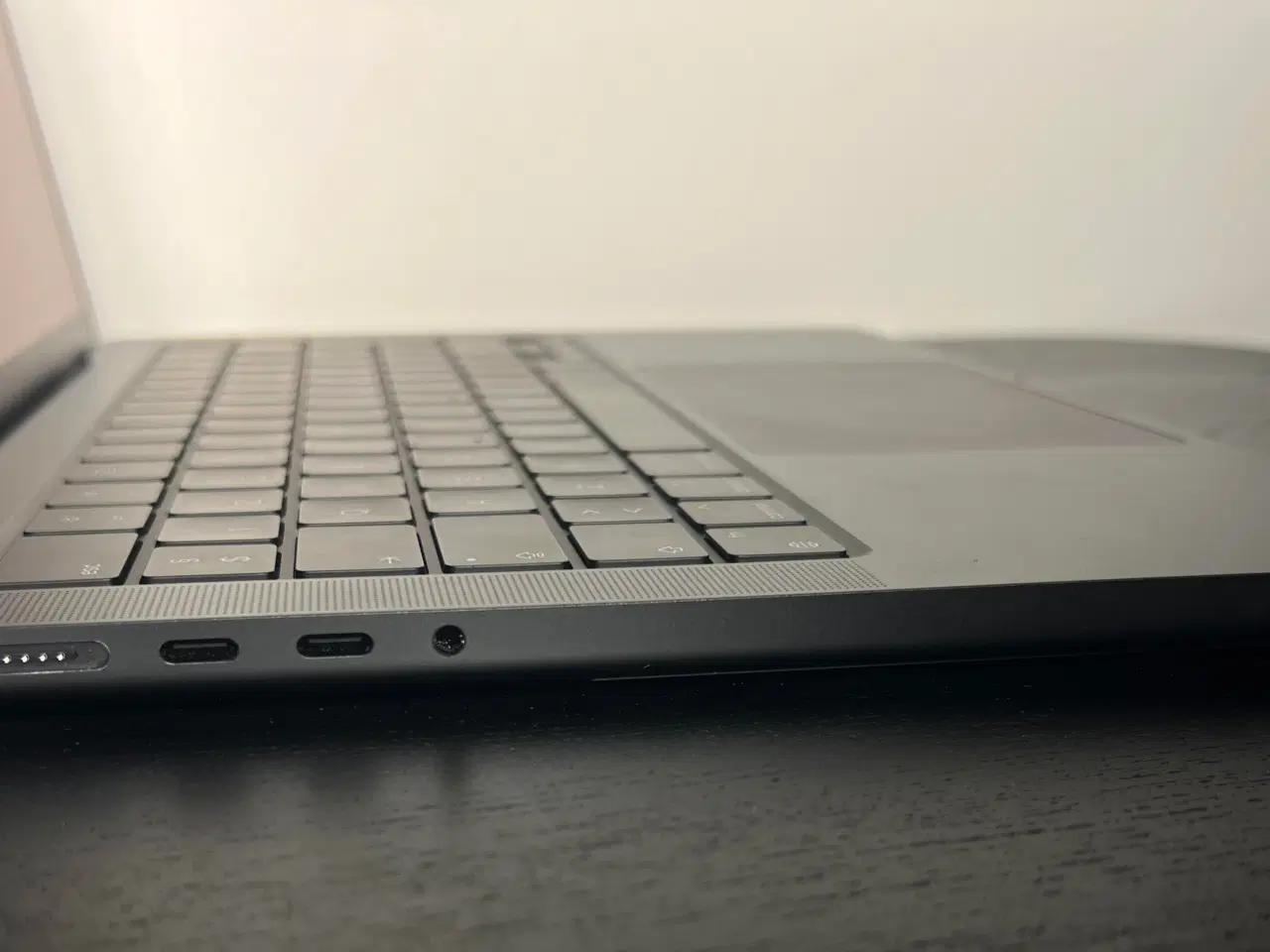 Billede 2 - MacBook Pro 14" M4 – Space Black – 16GB/512GB – So