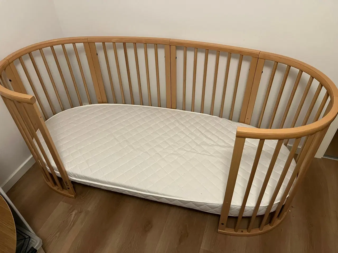 Billede 2 - Stokke Sleepi seng med junior forlængersæt natur