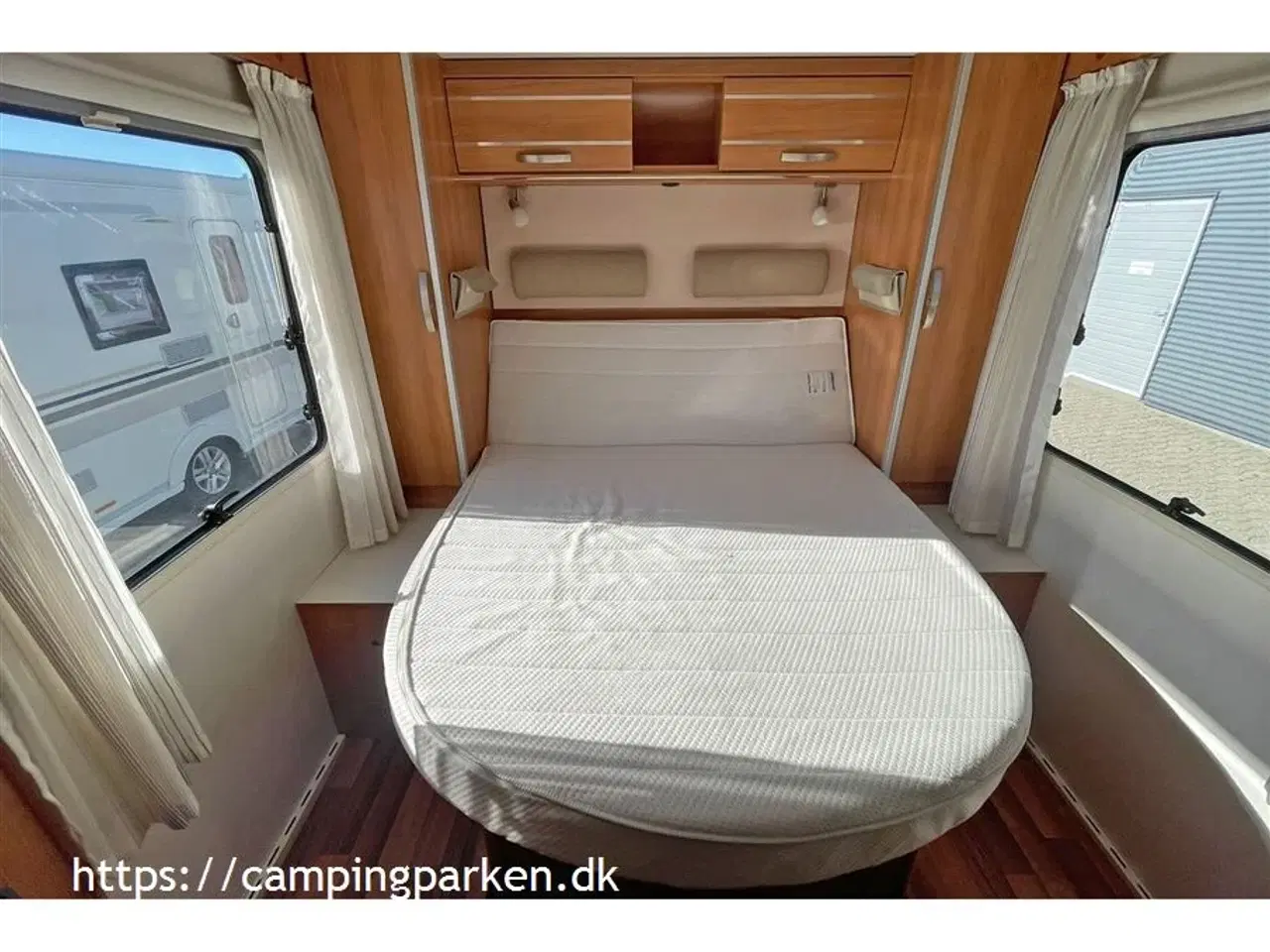 Billede 11 - 2013 - Hymer Exsis I698   Flot helintegreret Hymer Exsis I698, queens bed i bagenden og sænkeseng