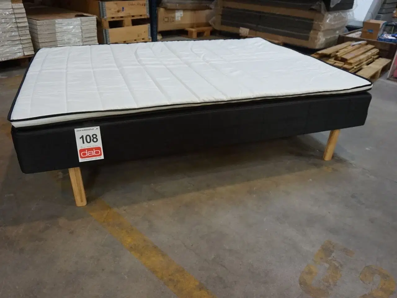 Billede 2 - Huma Premium Boxseng med ben og topmadras 140x200 cm