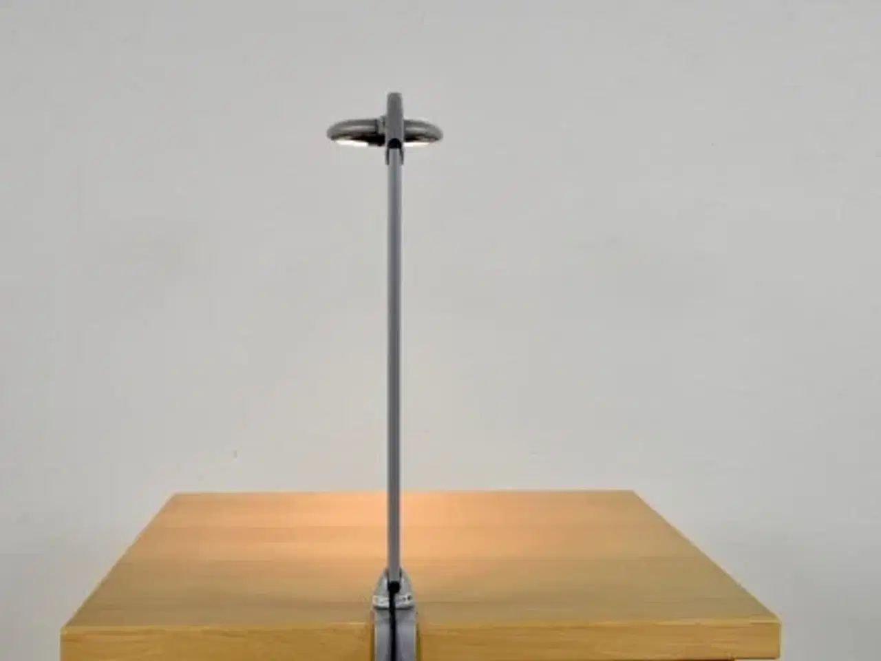 Billede 4 - Luxo ovelo bordlampe i grå med bordklemme