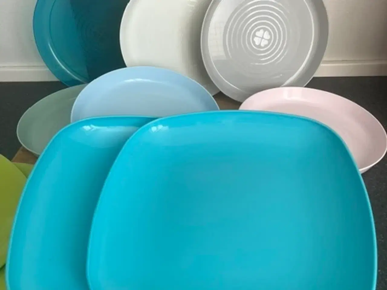 Billede 3 - Farverigt melamin-sæt 10 dele–perfekt til outdoor