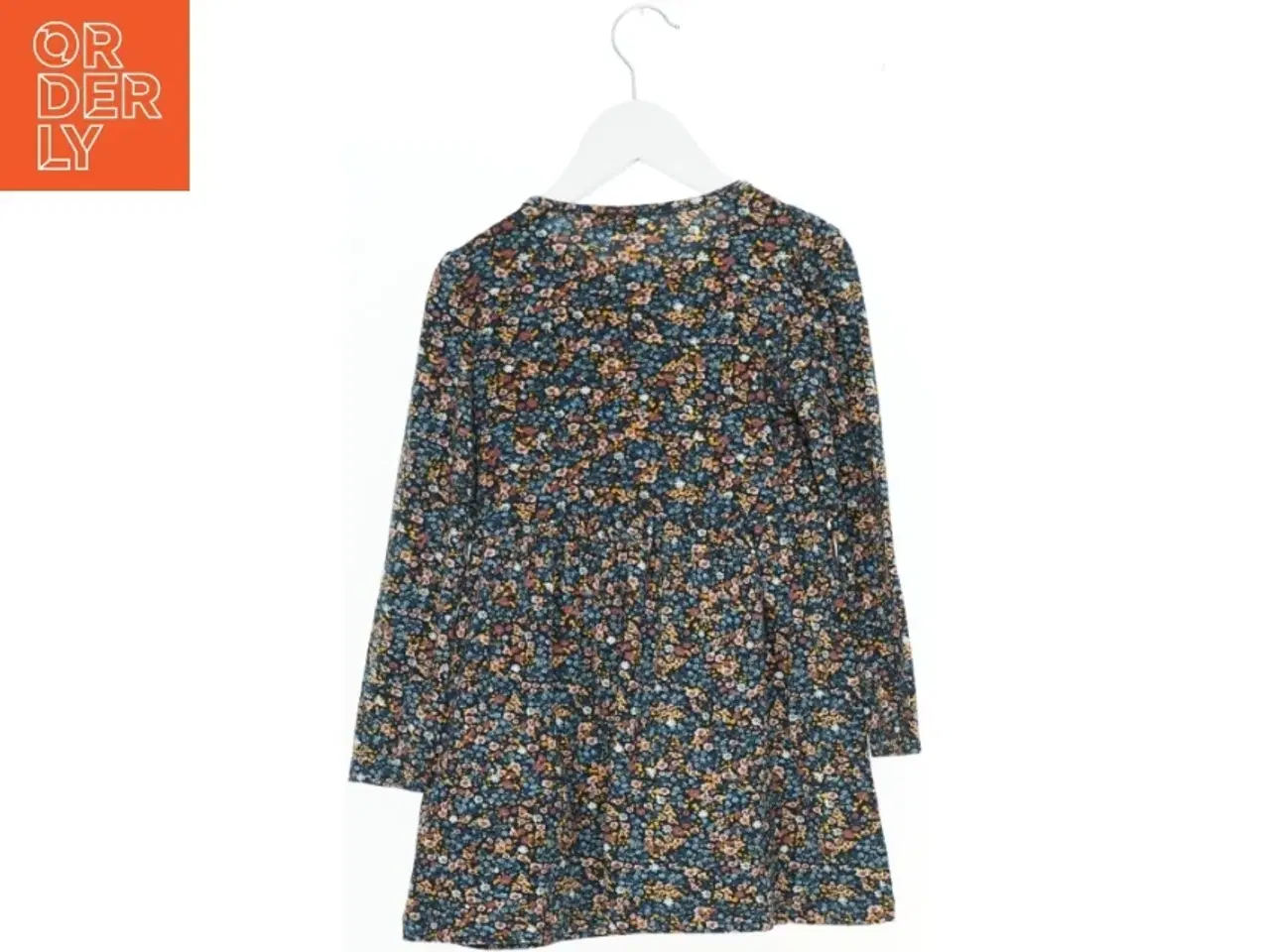 Billede 2 - Blomstret langærmet kjole fra Name It (str. 110)