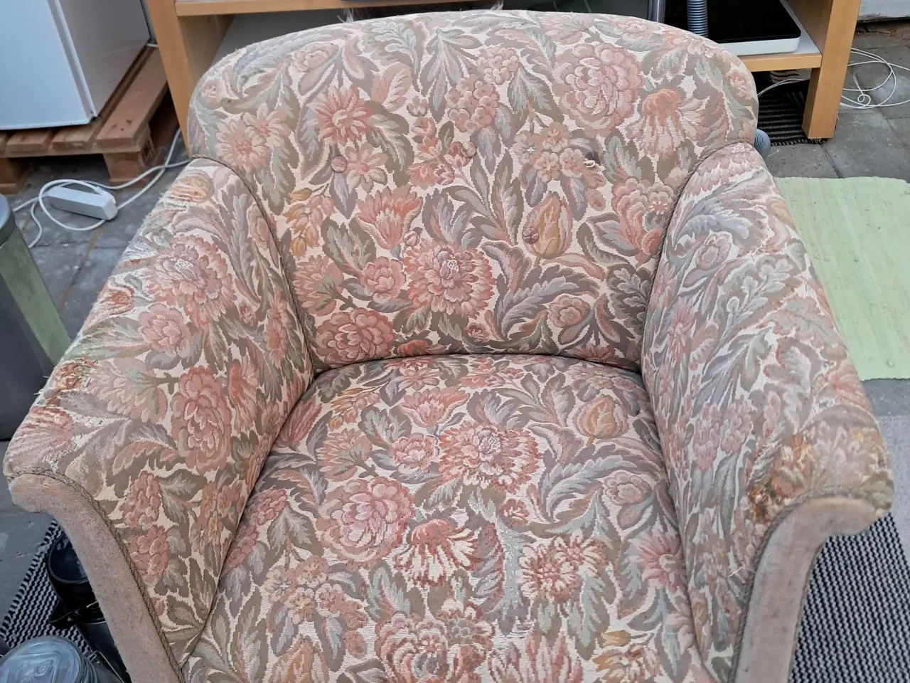 Billede 1 - Ældre solid lænestol sælges