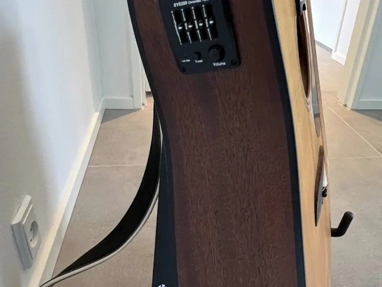 Billede 6 - Halvakustisk guitar Alvarez AD30CE med tilbehør
