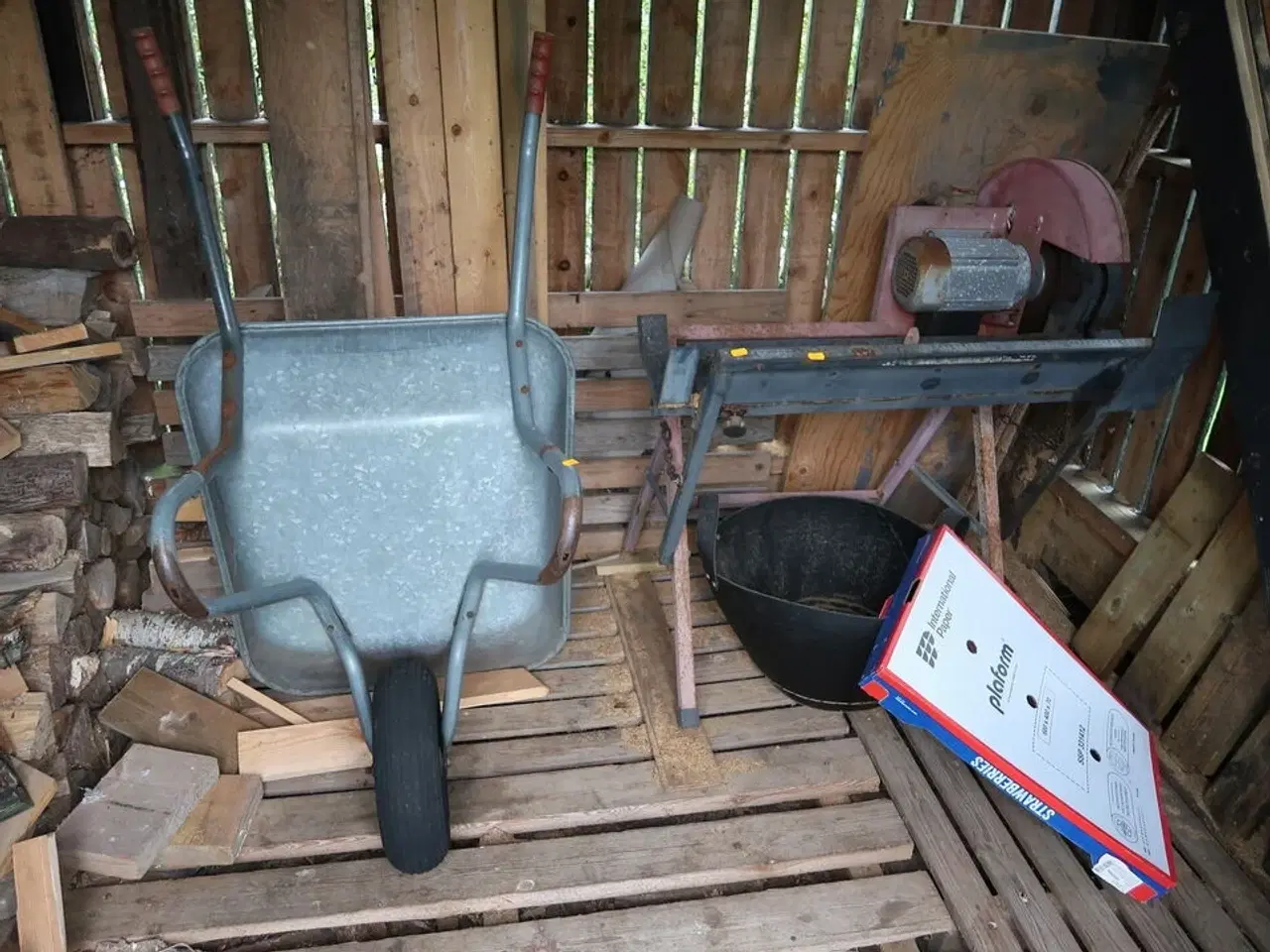 Billede 1 - Trillebør, bordsav, trappestige, sækkevogn m.m.