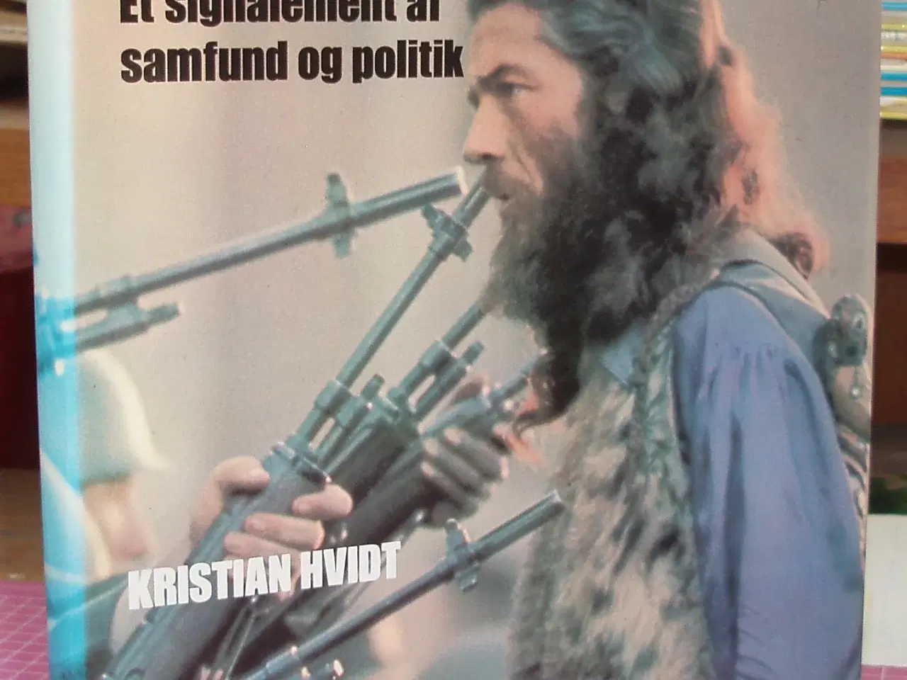 Billede 1 - Krig - Fred, et signalement af samfund og politik