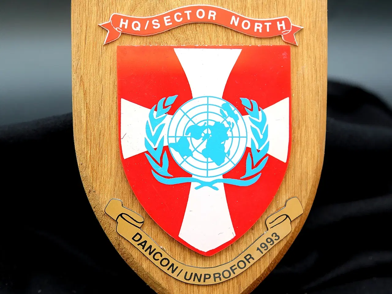 Billede 1 - FN-våbenskjold fra DANCON’s mission i UNPROFOR 93