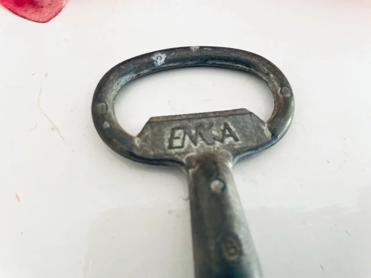 Billede 2 - Ældre trekantet nøgle med patina 