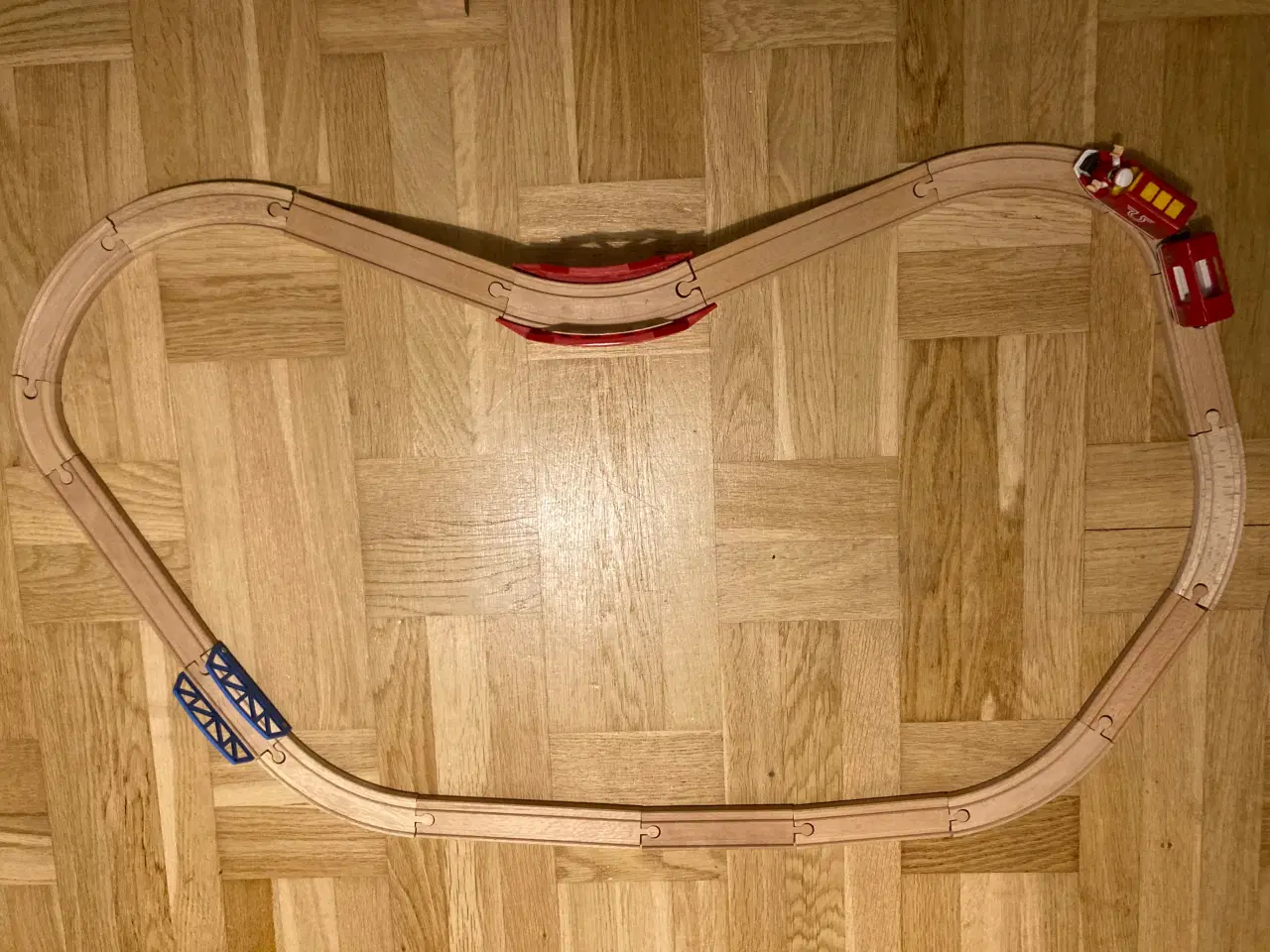 Billede 2 - BRIO togbane med bro og batteridrevet tog 