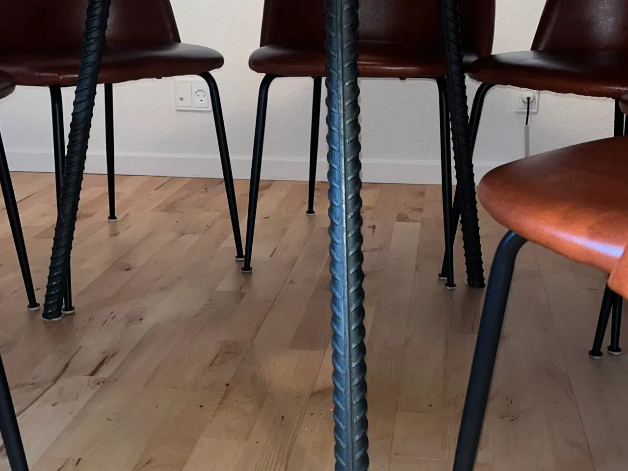 Billede 5 - Rundt spisebord + 8 stole