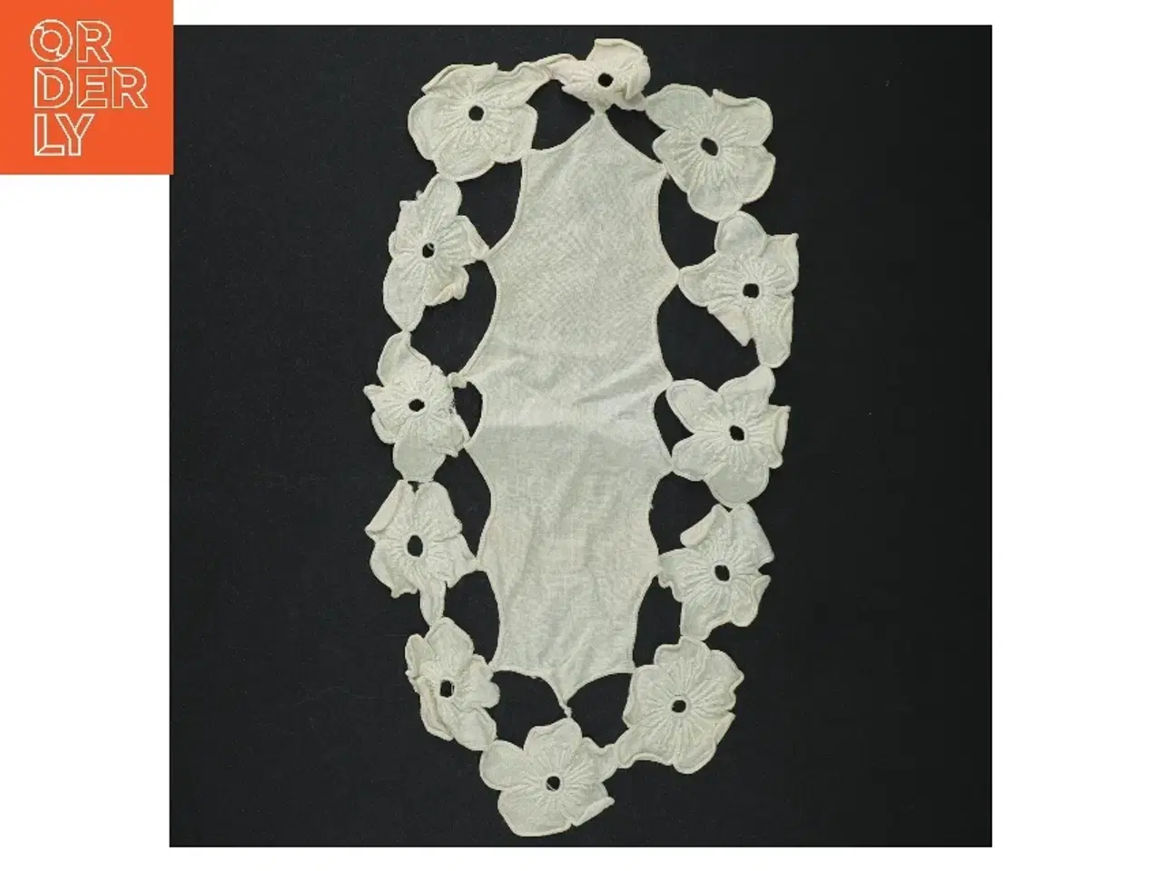 Billede 1 - Vintage broderet pyntedug (str. 30 x. 17 cm)