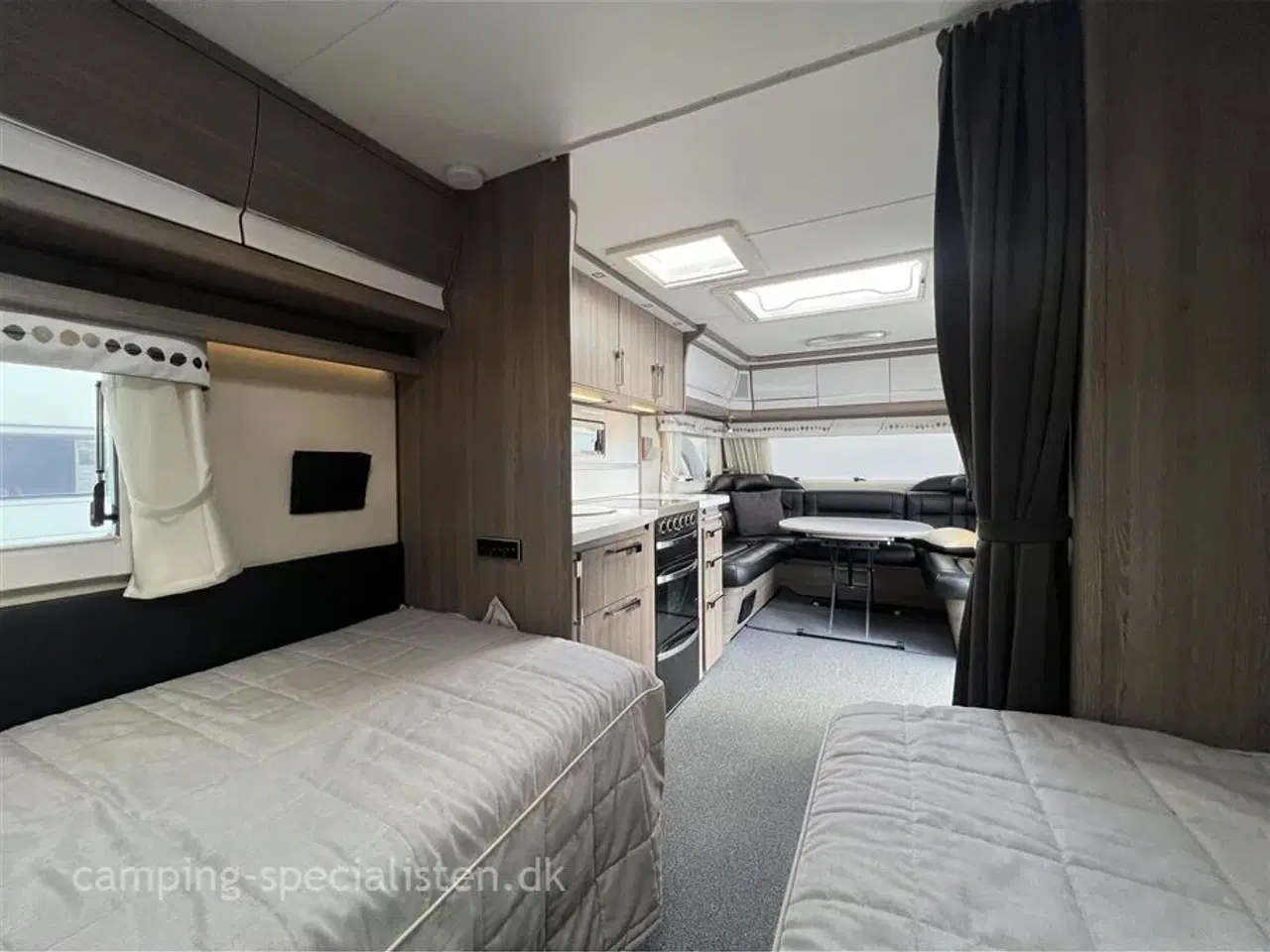 Billede 11 - 2017 - Kabe Royal 740   Kabe Royal 740 E TDL KS kan nu ses hos Camping-Specialisten.dk