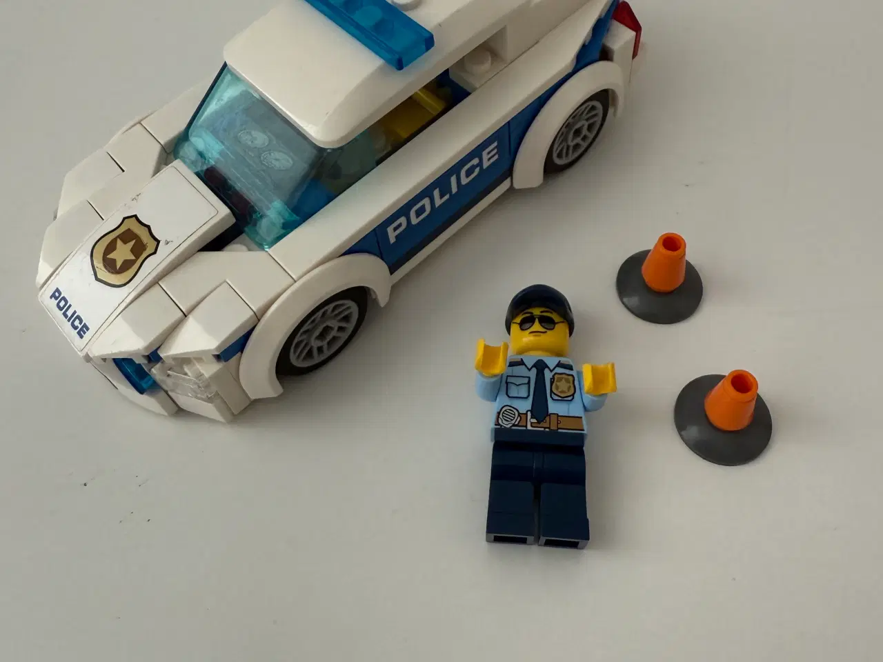 Billede 1 - LEGO City 60239 politibil og betjent