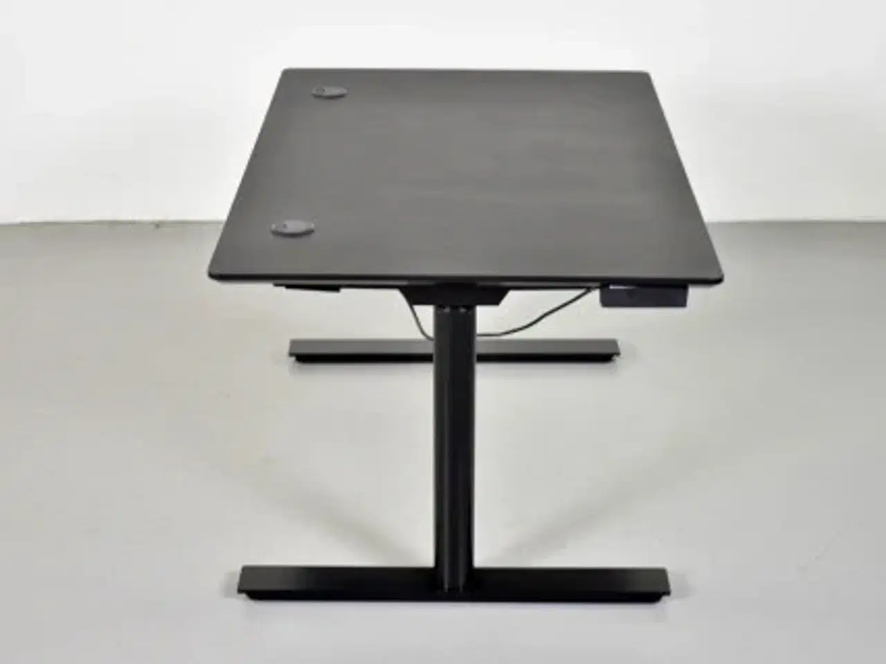 Billede 4 - Hæve-/sænkebord med sort linoleum, 120 cm.