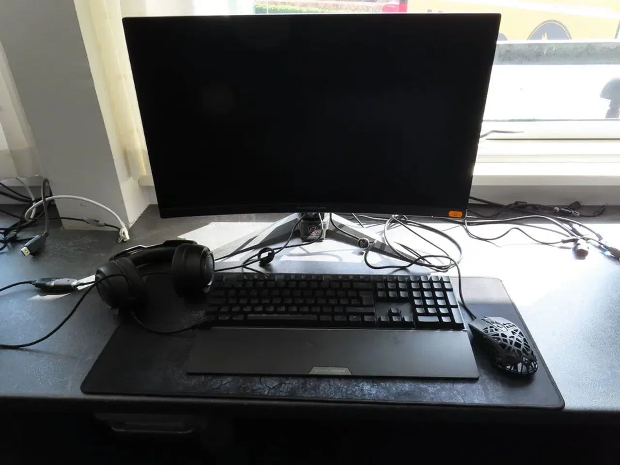 Billede 1 - 27" curved gaming monitor, ASROCK PHANTOM GAMING pg27f15rs1a