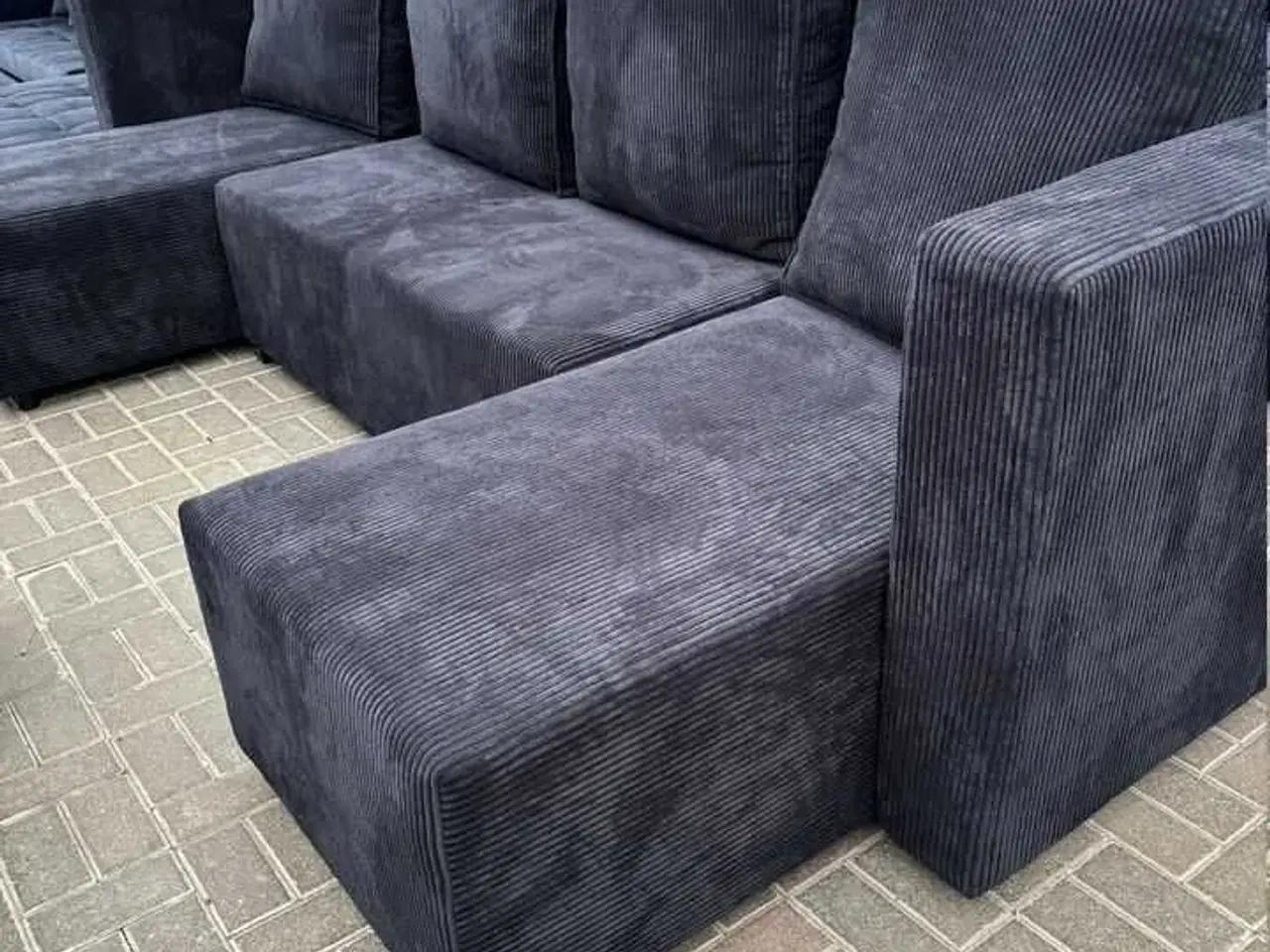 Billede 2 - Boston U-Sofa 320x150x150 cm. Sort/blå rib velourstof