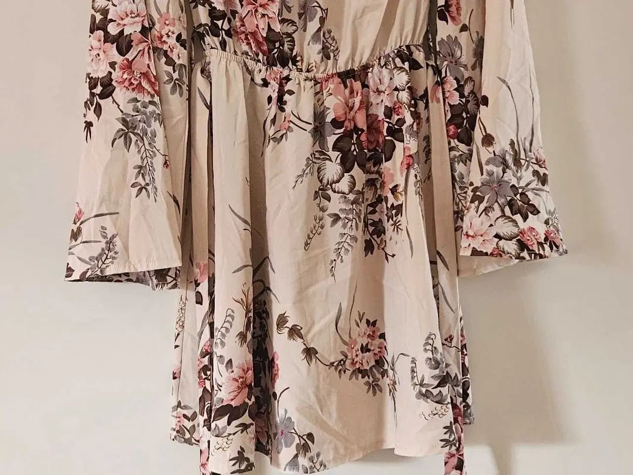 Billede 3 - Forskellige kjoler sælges