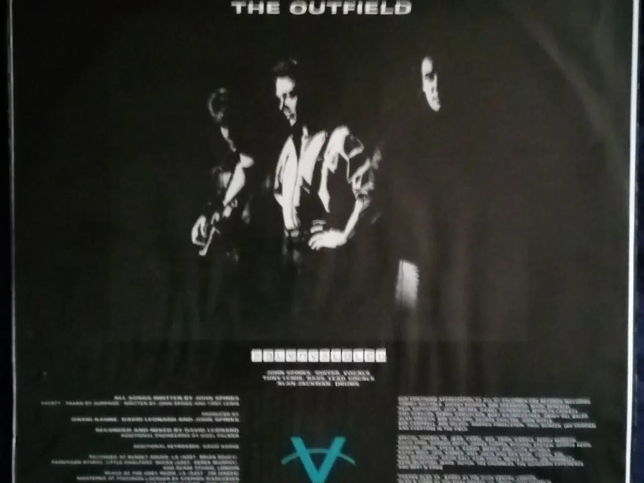 Billede 3 - The Outfield: Voices of Babylon