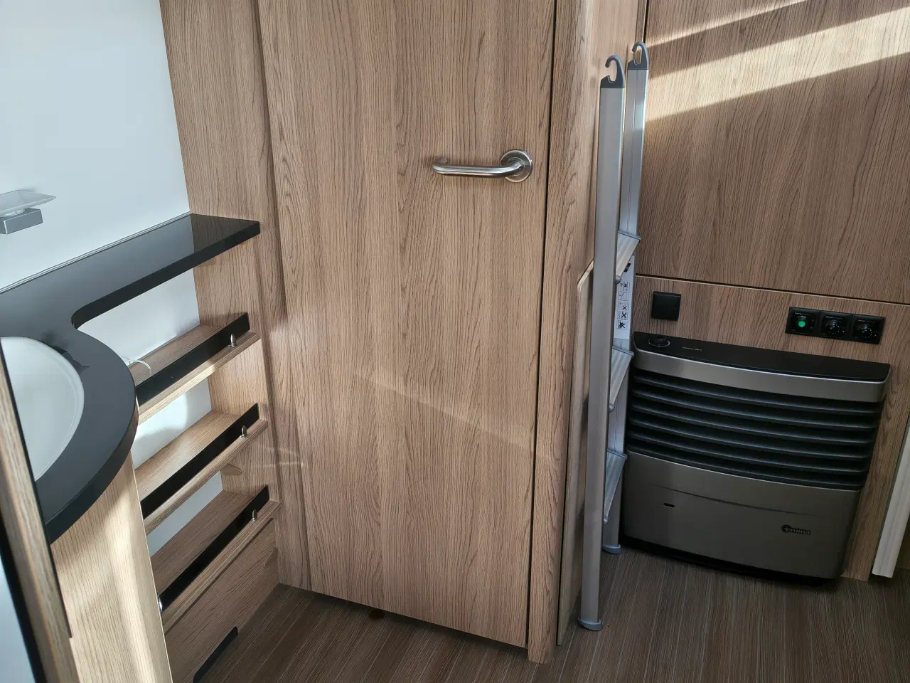 Billede 4 - Bürstner Averso 570TK køjevogn med meget gulvplads