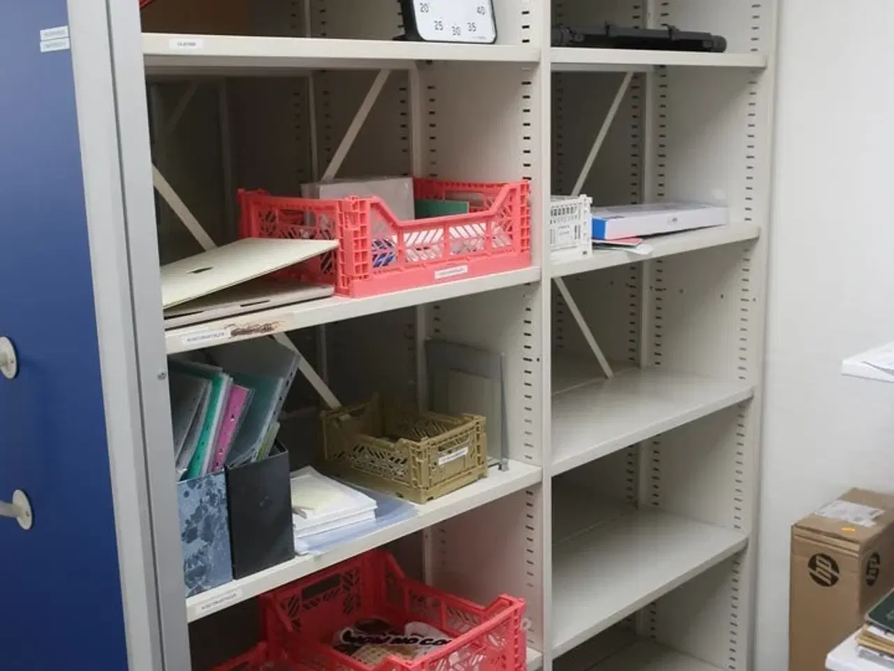 Billede 1 - Alt indhold i reoler