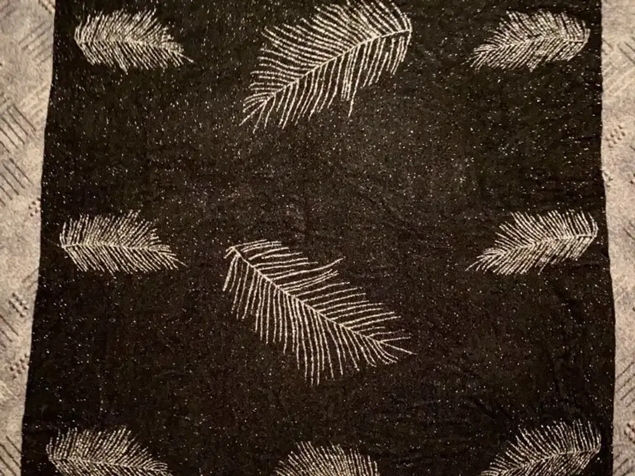 Billede 5 - Ubrugt sort velour sjal med glimmer