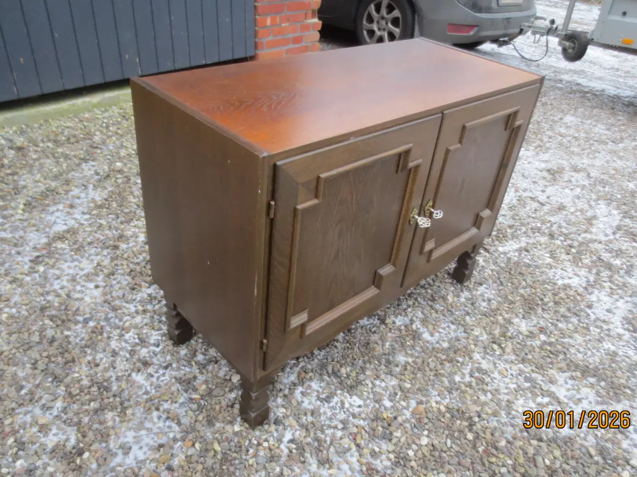 Billede 1 - 1 stk Skab med 2 låger og hylder