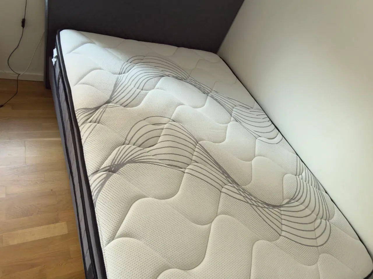 Billede 1 - Spritny halvandenmandsseng 140*200cm 