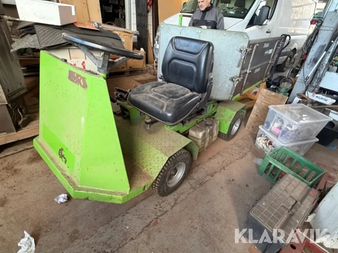 Billede 1 - Kirkegårdstraktor