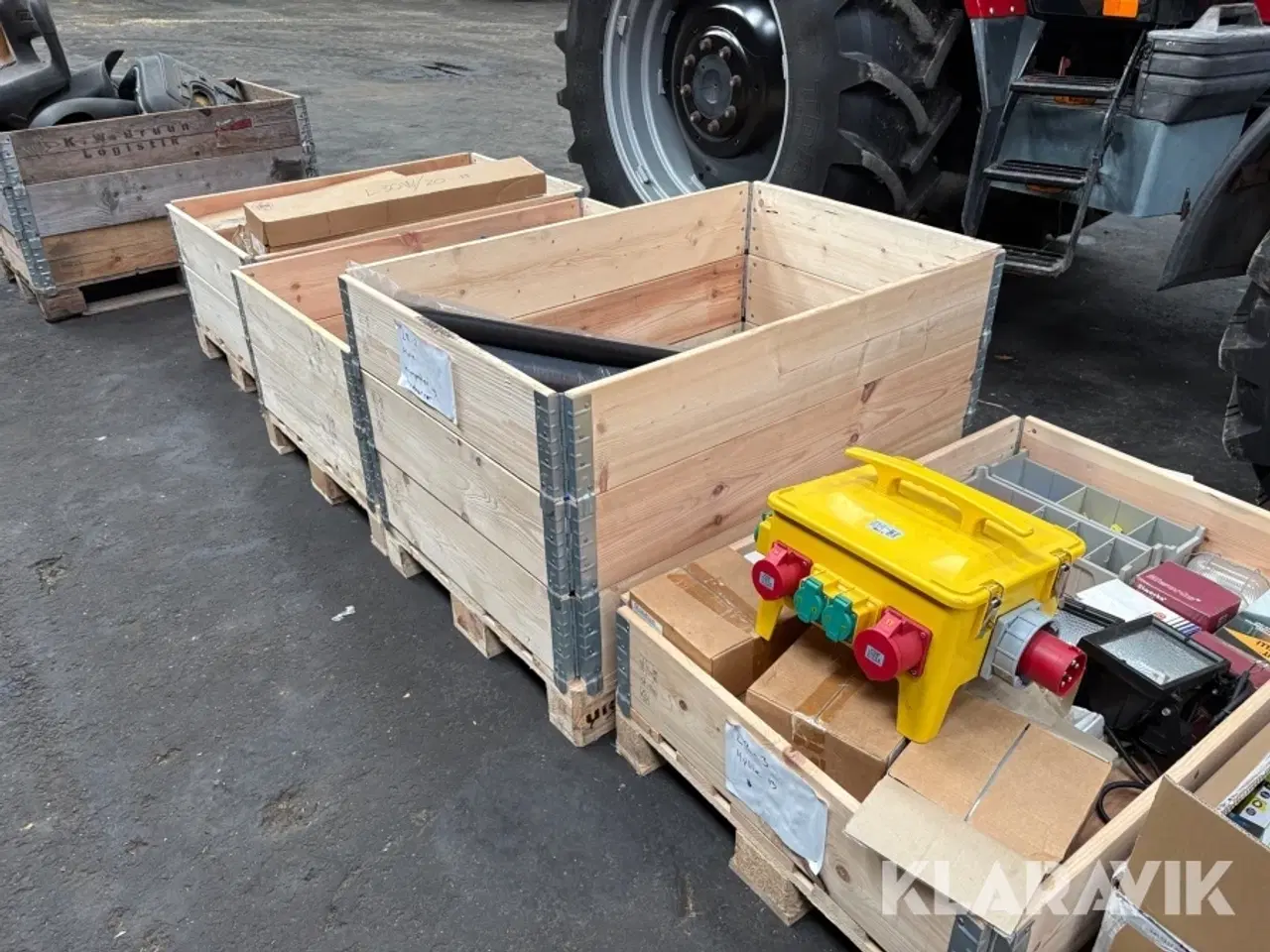 Billede 4 - Pærer og el-udstyr 4 paller