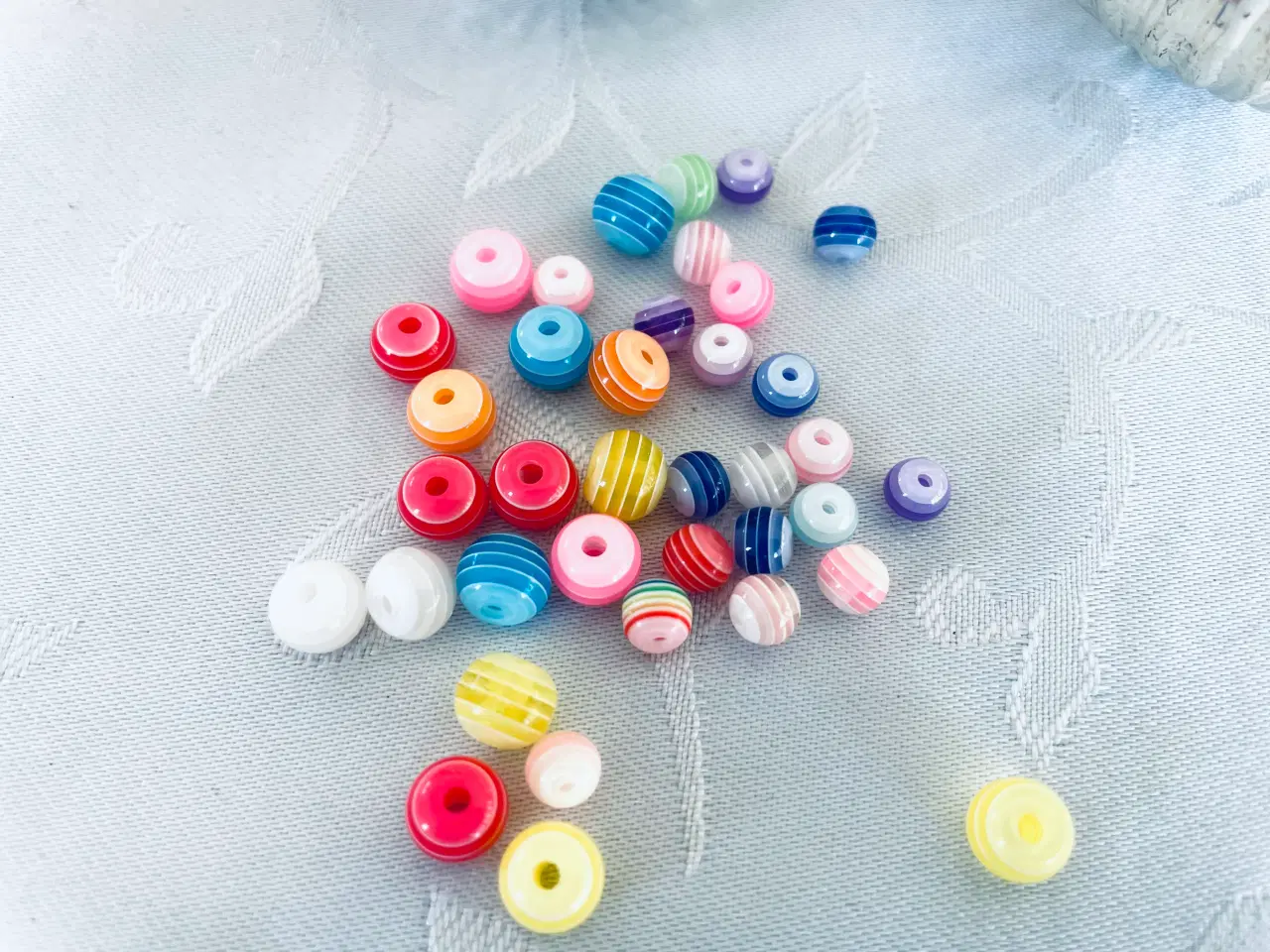 Billede 4 - Blandet regnbue perler 