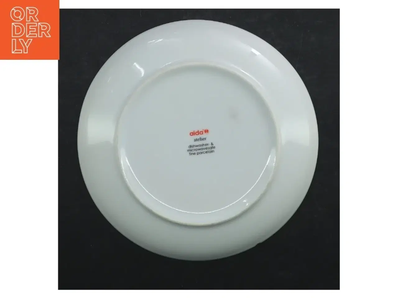 Billede 3 - Hvid porcelænstallerken fra Aida (str. Ø. 18 cm)