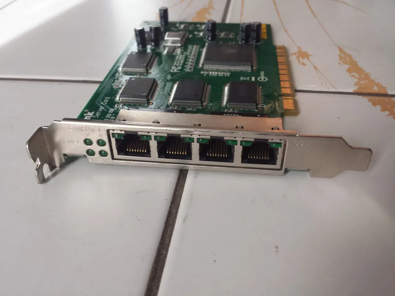 Billede 3 - D-Link Netværkskort, PCI, 100Mbit, 4-port kort