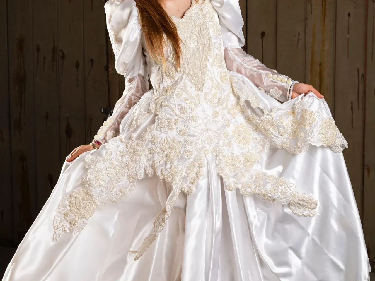 Billede 3 - Orientalsk inspireret brudekjole i str fra 38-40.