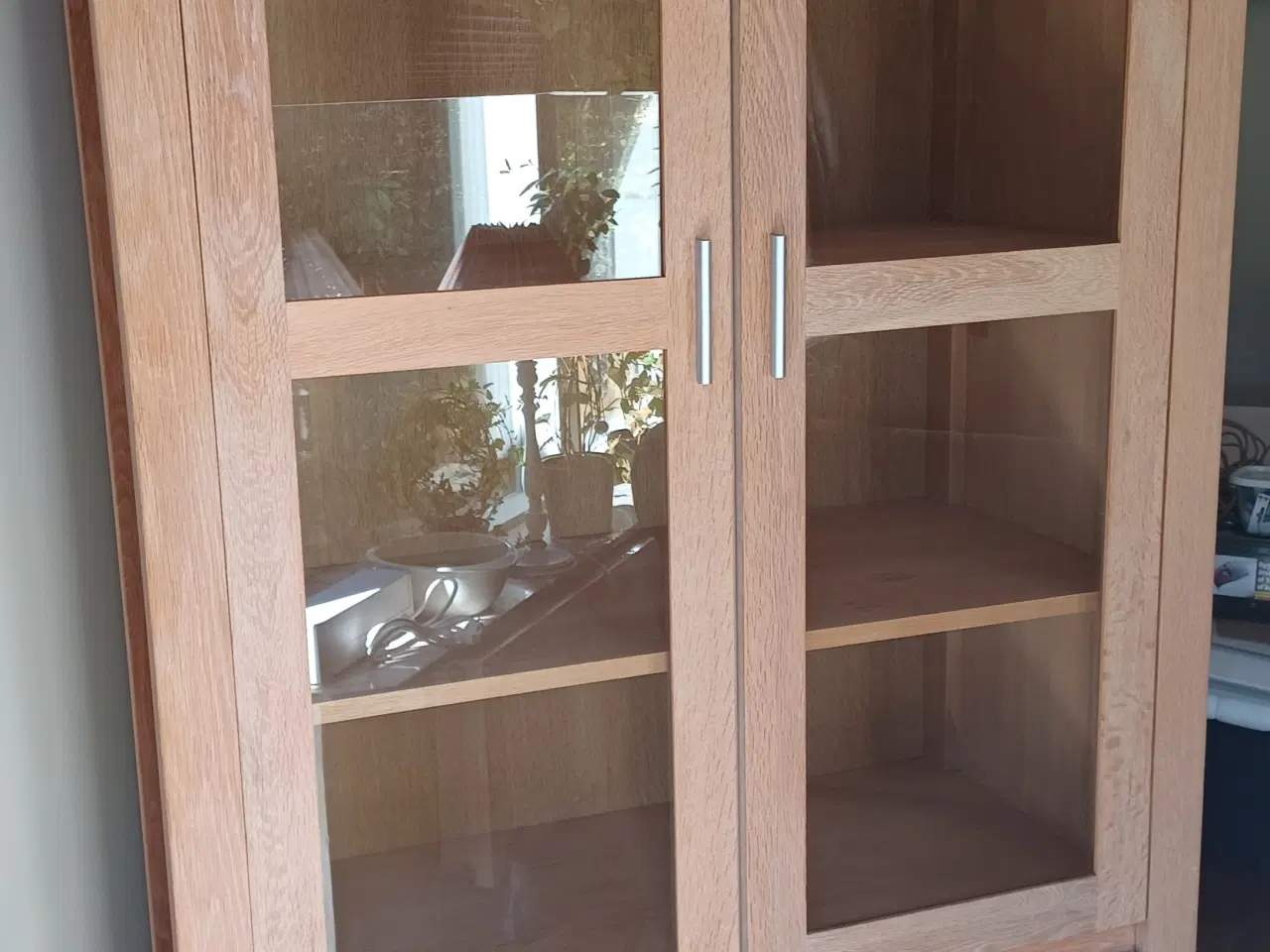 Billede 2 - Flot massivt vitrine skab 