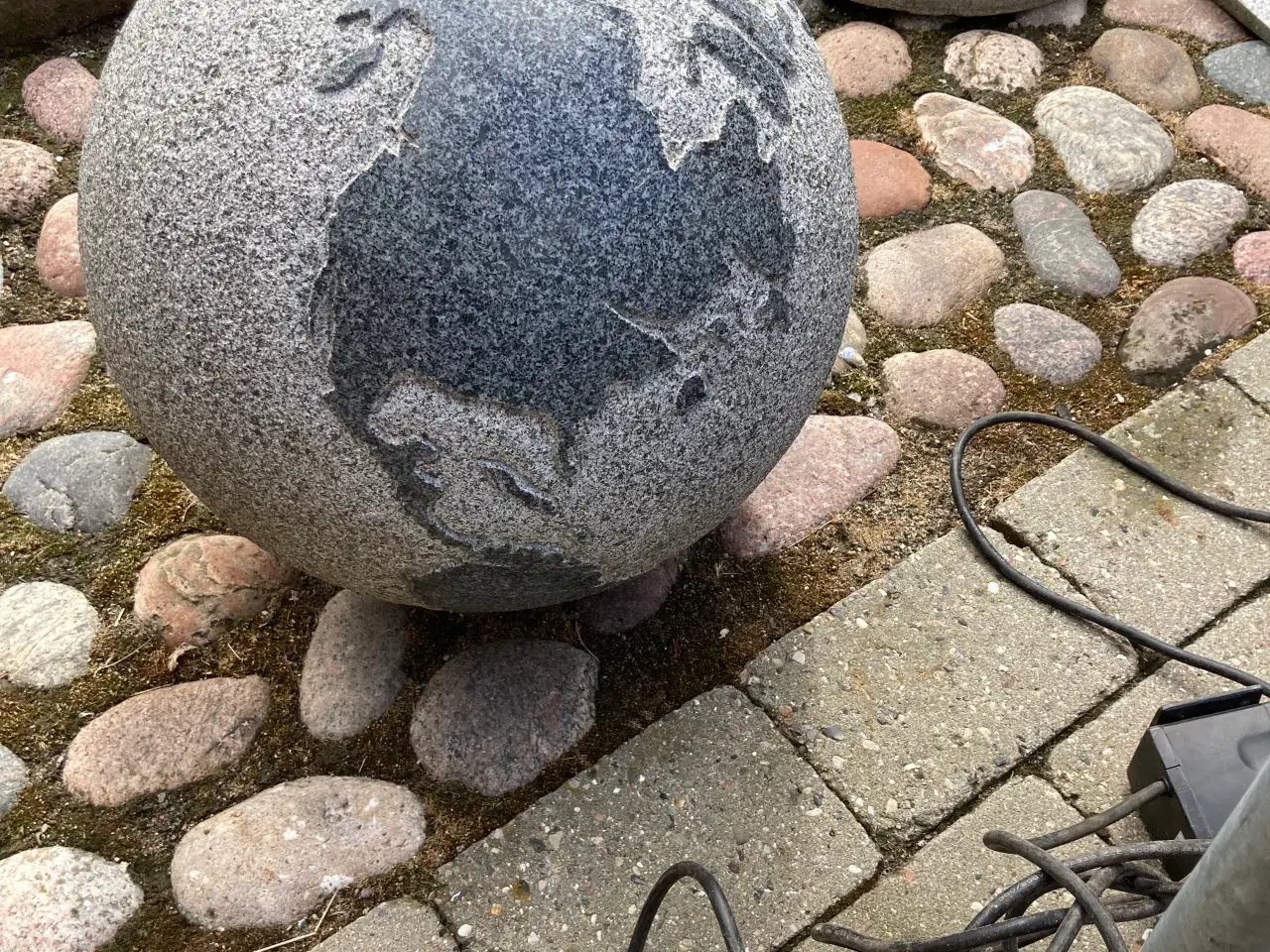 Billede 2 - Vandkunst/springvand granit jordklode