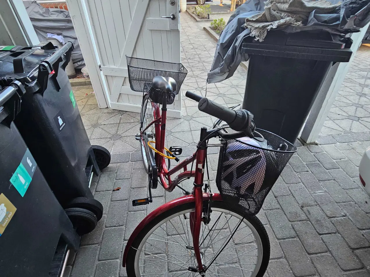 Billede 2 - Pige cykel rødfarve