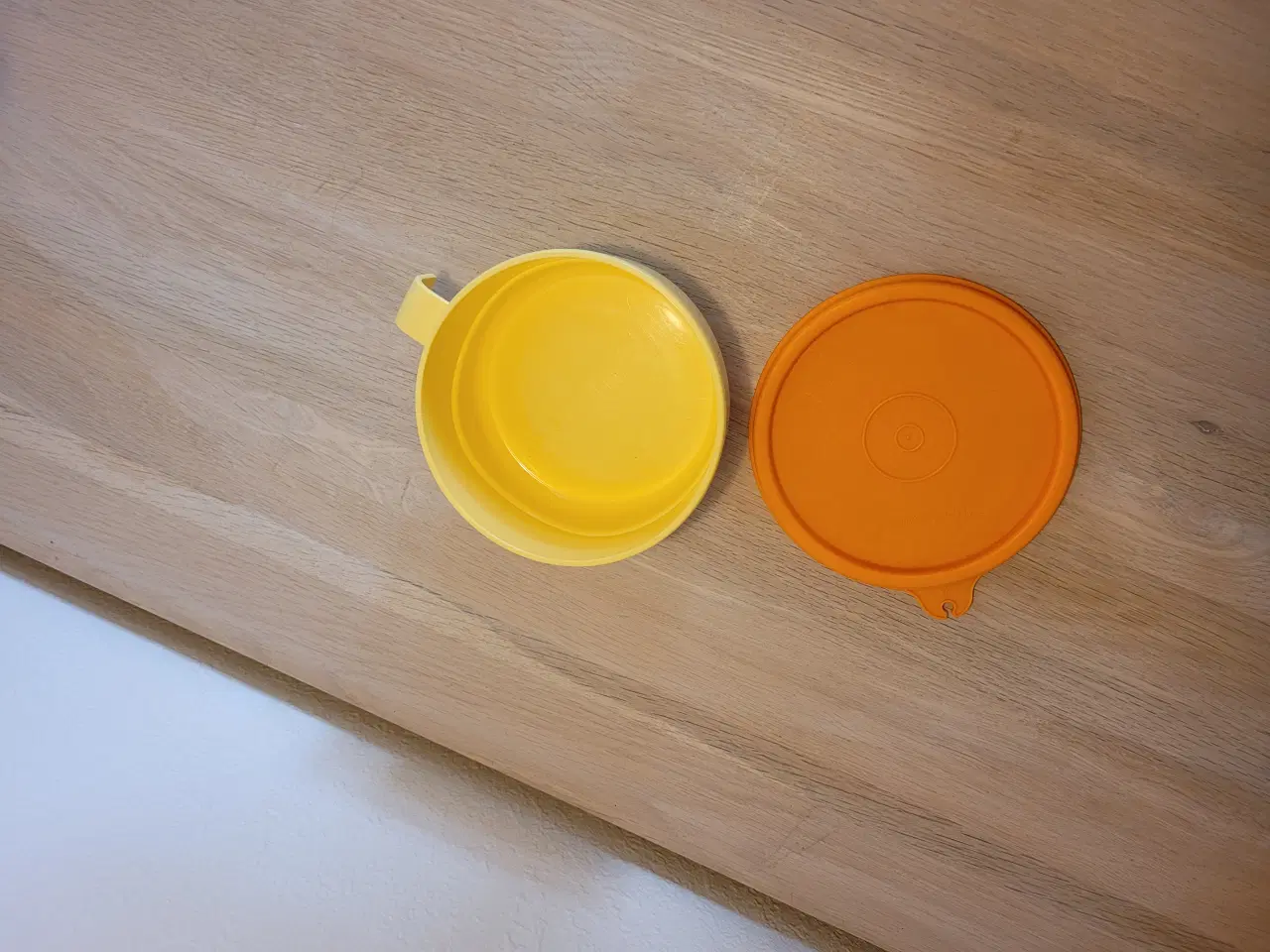 Billede 2 - Tupperware skål til baby mad med låg