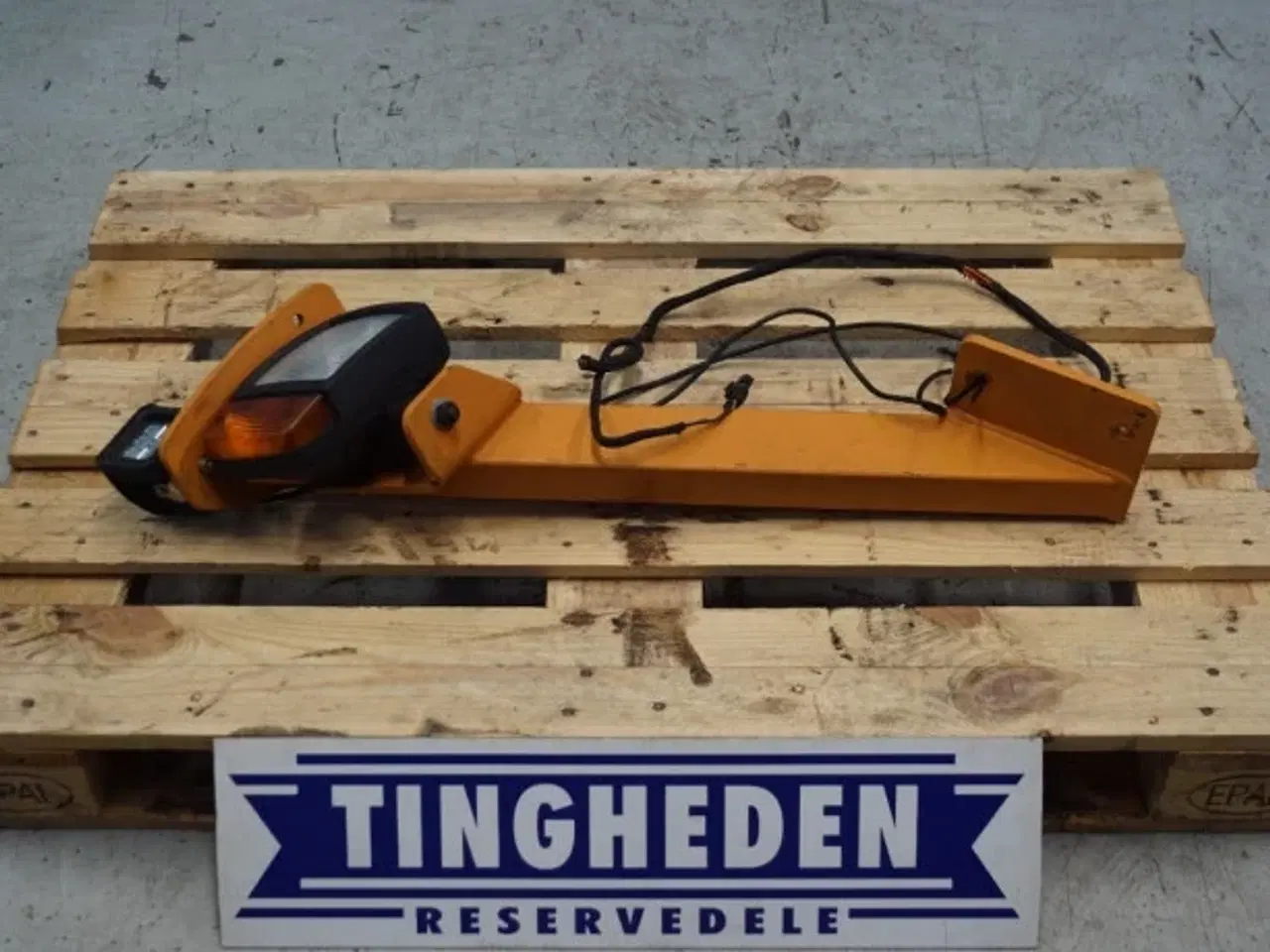 Billede 1 - Case 621D R. Lygtearm 380897A1