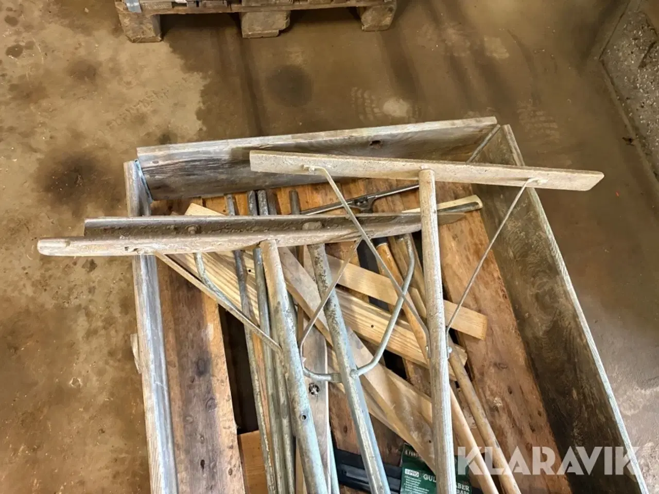 Billede 8 - Lot med koste og retteskinner 2 paller